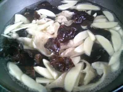 黒キクラゲ、水タケノコ、グルテン炒めの作り方：4