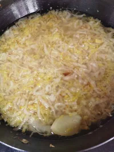 白身肉、ブラッドソーセージ、ザワークラウトの改良レシピ：8ステップ