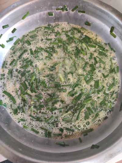 チャイブ入りスクランブルエッグの作り方：4