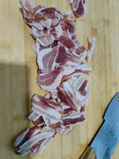 セロリと豚肉の炒め物の作り方:1