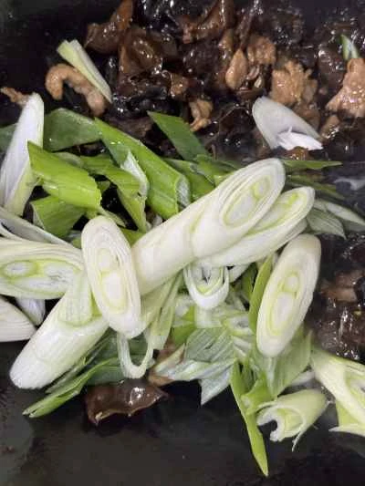 豚肉とネギとキクラゲの炒め物の作り方：10