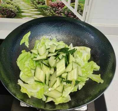 キャベツとキュウリのスライス炒めの作り方：4