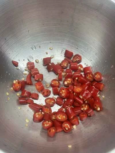 ニンニクの芽、乾燥豆腐、ひき肉の炒め物の作り方：3