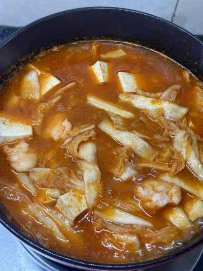 キムチ、豆腐、エビの鍋の作り方：8