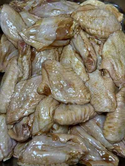 黄色い皮のチキンウィングを作る手順：3