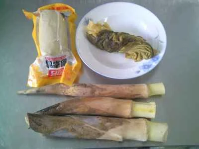 からし菜、たけのこ、ベジタリアンチキンの漬物を作る手順：1