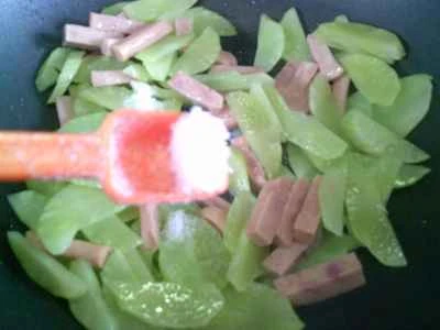 ランチョンミートとレタスの炒め物の作り方:6