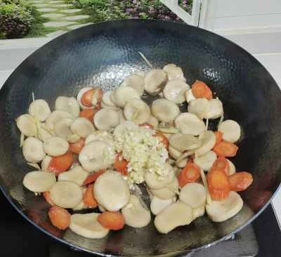 細切り豚肉とニンジン、エリンギの炒め物の作り方：5