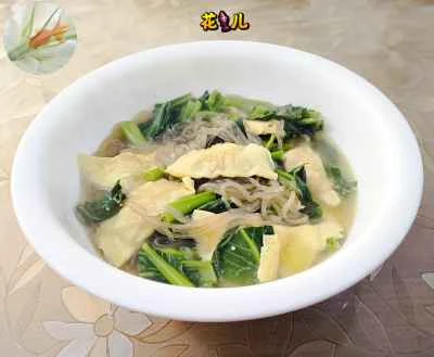 卵餃子、白菜、サツマイモ麺のレシピ