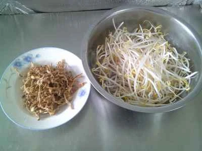 緑豆の芽と千切りの辛子漬けを作る手順：1