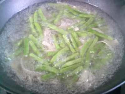 豚肉、豆腐皮、インゲンの炒め物の作り方：3