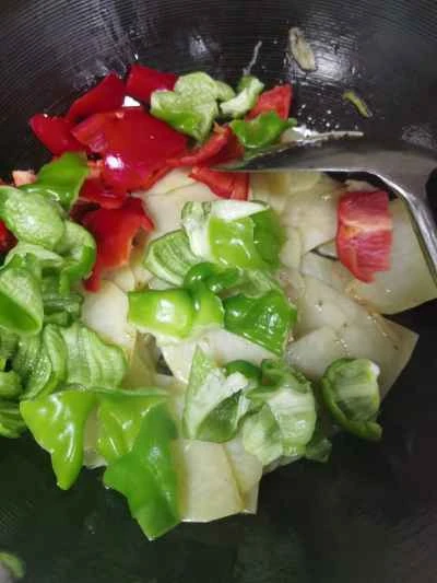 緑と赤のジャガイモのスライスを作る手順：8