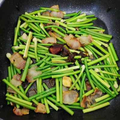 広東風ニンニクの芽と豚肉の炒め物の作り方：6