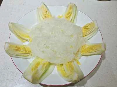 ニンニクと春雨を添えた蒸しチンゲン菜：手順4