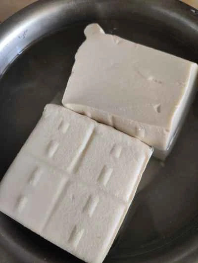 醤油で煮込んだ豆腐の作り方：1