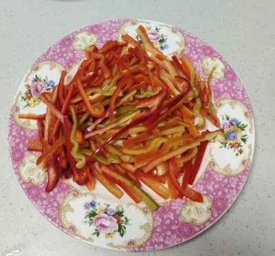 セロリと赤唐辛子の炒め物の作り方：2