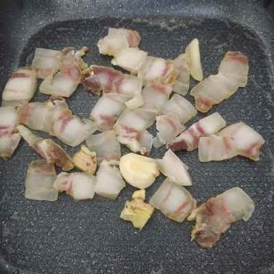 乾鍋でインゲンと豚肉を炒める手順：4