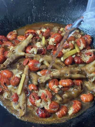 鶏の足とロブスターのしっぽの煮込みの作り方：17