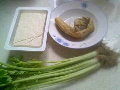 セロリ、ラムテール、タケノコ、豆腐のサラダの作り方：1