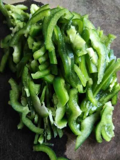 ピーマンと卵の炒め物の作り方：1