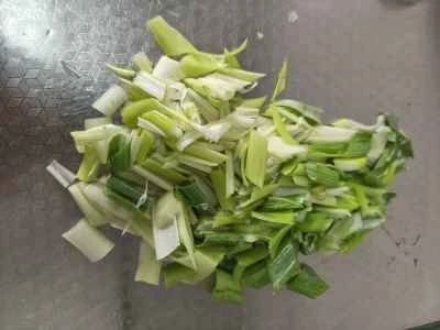 ネギ入りスクランブルエッグの作り方：2