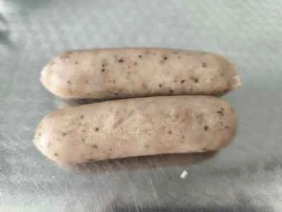 キュウリと黒胡椒ソーセージの炒め物の作り方：1