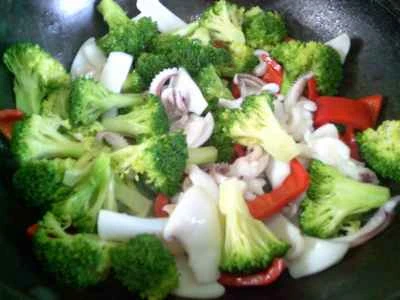 イカとブロッコリーの炒め物の作り方：14