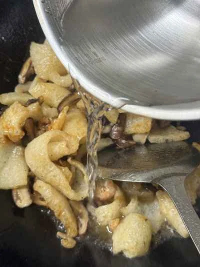 椎茸と干しエビの豚皮煮込みの作り方：11