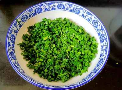 刻んだチャイブ入り卵炒めの作り方：1