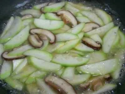 キノコと豚タンの夜咲き花炒めの作り方：8