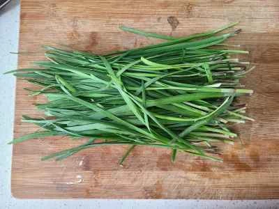 エビとニラの炒め物の作り方：1