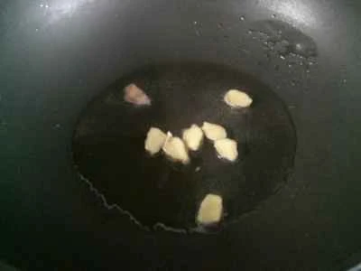 ワタリガニとアサリの炒め物の作り方：3