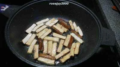 塩漬け豚肉と乾燥豆腐のインゲン炒めの作り方：3