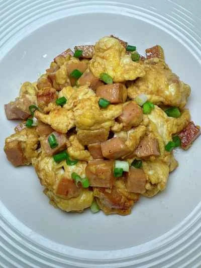 ランチョンミートとスクランブルエッグの作り方：10