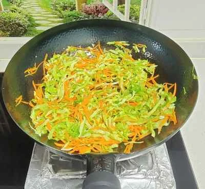 キャベツとニンジンの千切り炒めの作り方：4