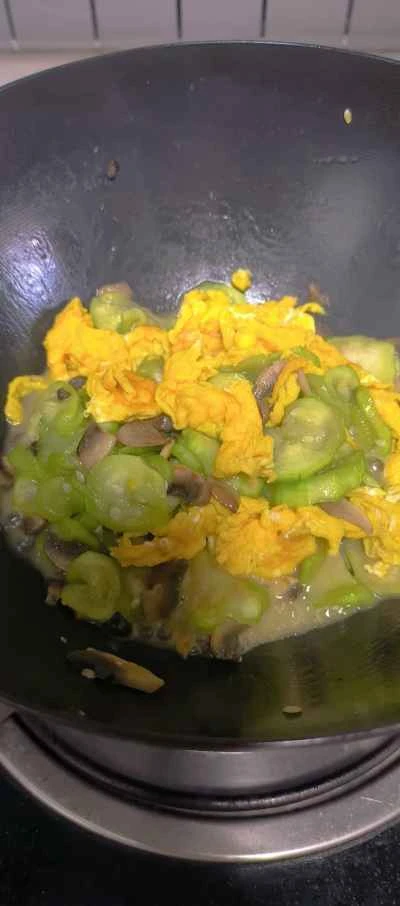 きのこ、ヘチマ、卵の炒め物の作り方:6