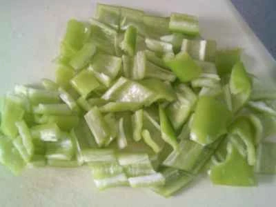 黒キクラゲとピーマンのベジタリアンチキン炒めの作り方：2