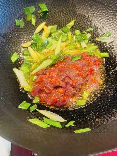 豚レバーと唐辛子とニンニクの芽の炒め物の作り方：5