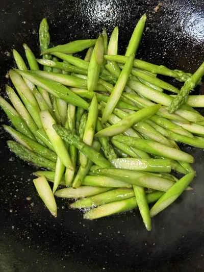 牛肉とアスパラガスの炒め物の作り方：10