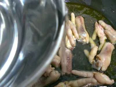 水タケノコと揚げグルテンを使った鶏足の煮込みの作り方：7