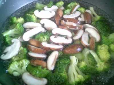 ブロッコリーと椎茸の炒め物の作り方：6