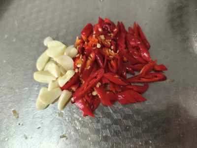 乾燥インゲンと細切り豚肉の炒め物の作り方：3