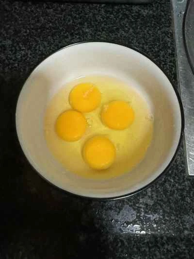 トマト、卵、エビペーストのレシピ手順：2