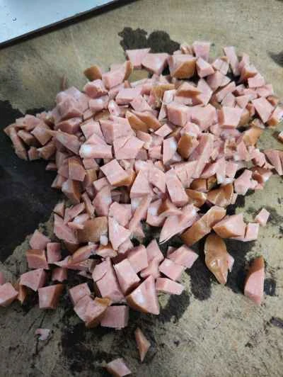 ハルビンの赤ソーセージとネギの炒め物 レシピ手順：1