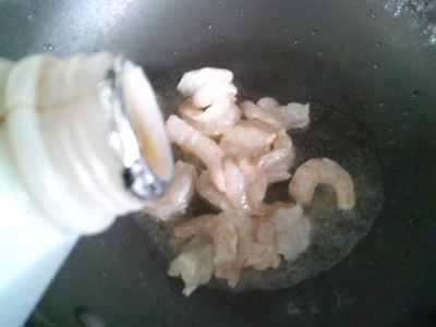 新鮮なエビとフィッシュケーキのカリフラワー炒めの作り方：6