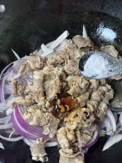 玉ねぎ入り牛肉巻き炒めの作り方：7