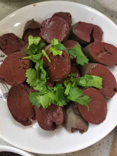 白身肉、ブラッドソーセージ、ザワークラウトの改良レシピ：5つのステップ