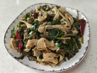 乾燥豆腐シートとスベリヒユの炒め物の作り方：6