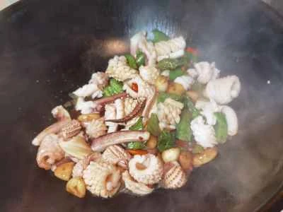 スパイシーなイカロール炒めのレシピ手順：5