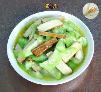 乾燥豆腐とヘチマの炒め物